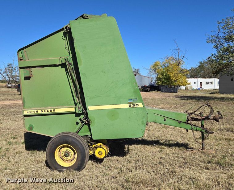 image for item EU3999 John Deere 530 round baler