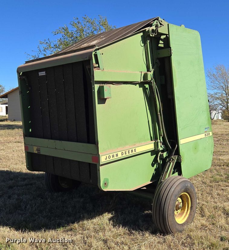 image for item EU3999 John Deere 530 round baler