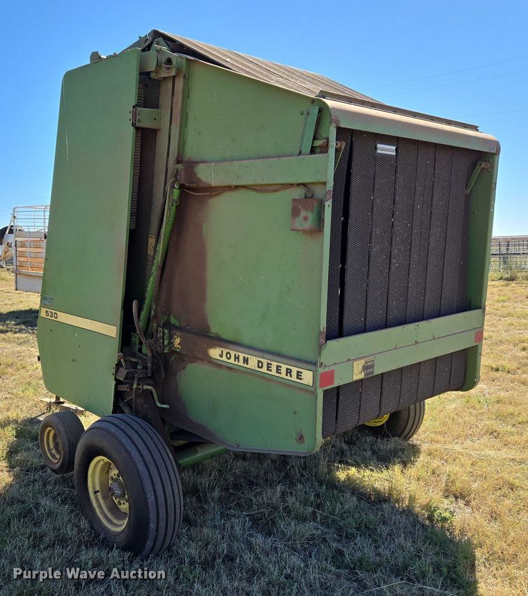 image for item EU3999 John Deere 530 round baler