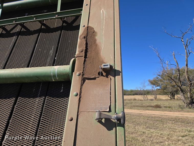 image for item EU3999 John Deere 530 round baler