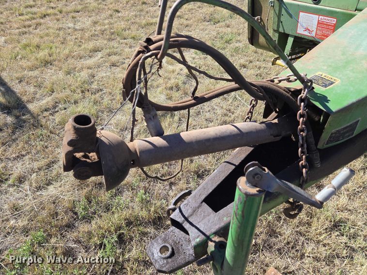 image for item EU3999 John Deere 530 round baler