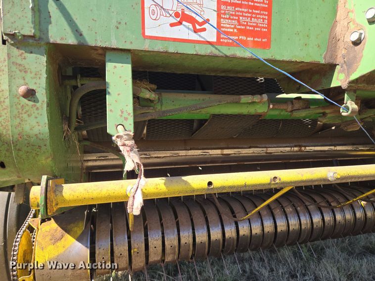 image for item EU3999 John Deere 530 round baler