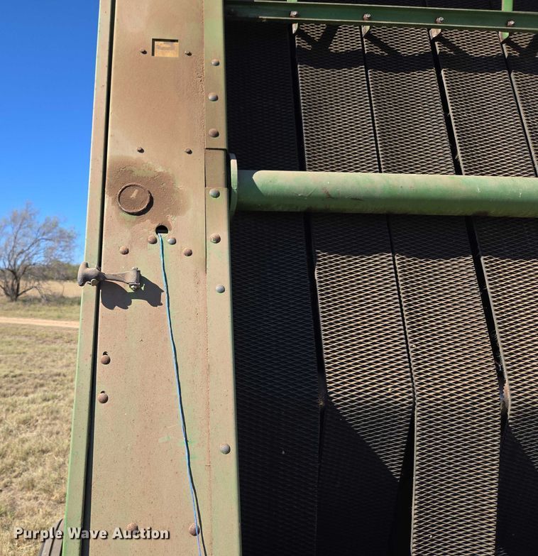 image for item EU3999 John Deere 530 round baler