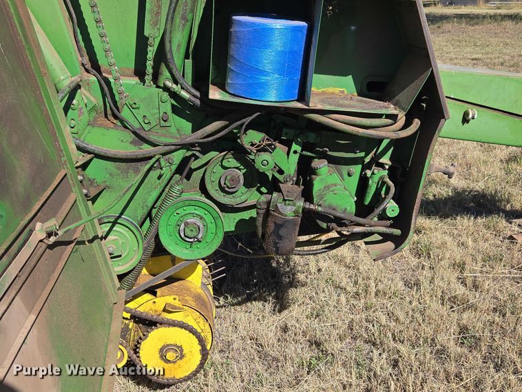 image for item EU3999 John Deere 530 round baler