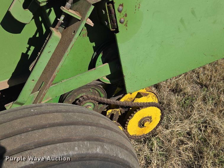 image for item EU3999 John Deere 530 round baler