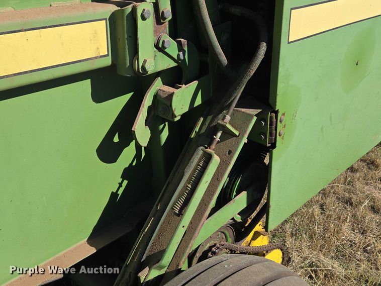 image for item EU3999 John Deere 530 round baler