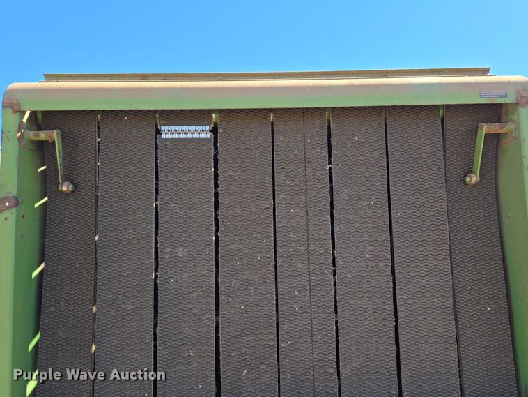 image for item EU3999 John Deere 530 round baler