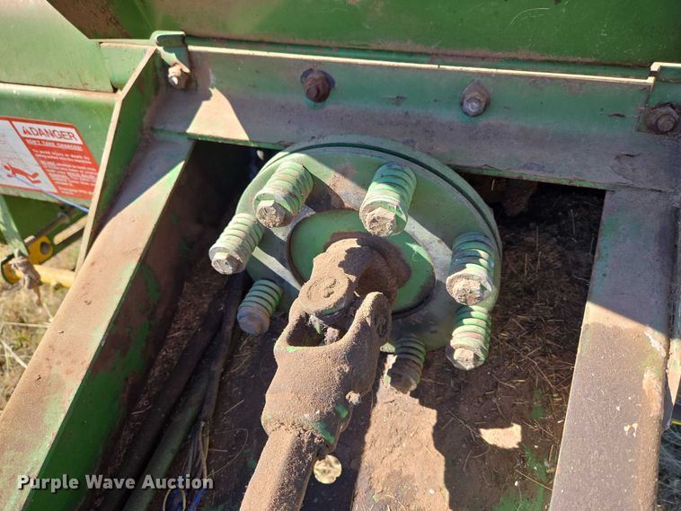 image for item EU3999 John Deere 530 round baler