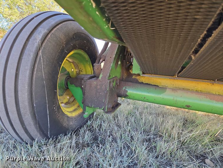 image for item EU3999 John Deere 530 round baler