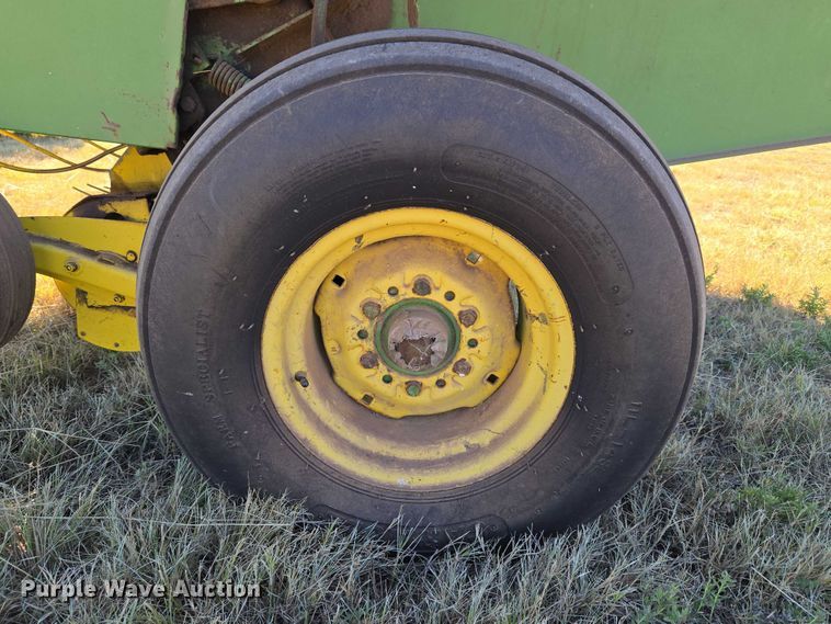 image for item EU3999 John Deere 530 round baler