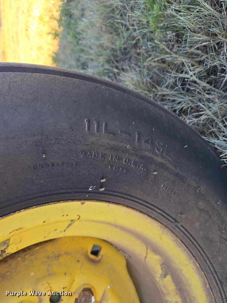 image for item EU3999 John Deere 530 round baler