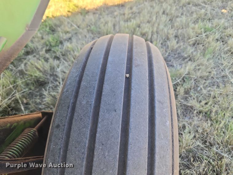 image for item EU3999 John Deere 530 round baler