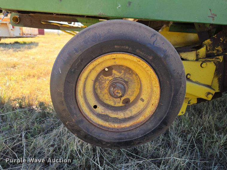 image for item EU3999 John Deere 530 round baler