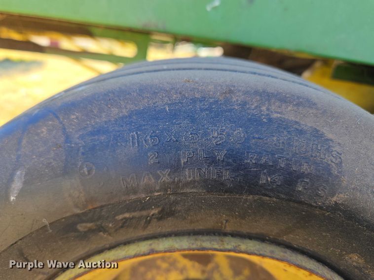 image for item EU3999 John Deere 530 round baler