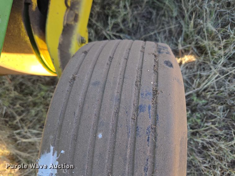 image for item EU3999 John Deere 530 round baler