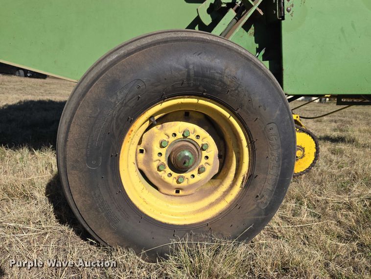 image for item EU3999 John Deere 530 round baler