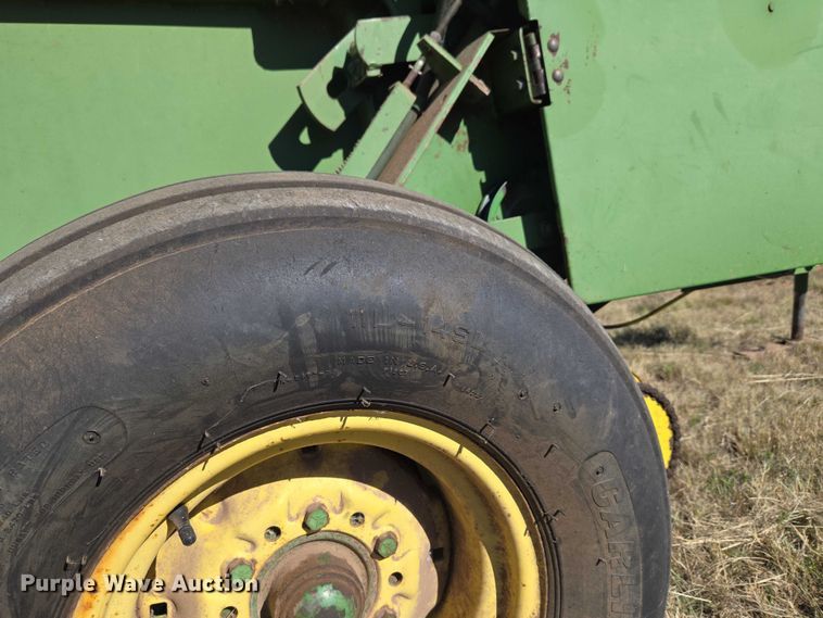 image for item EU3999 John Deere 530 round baler