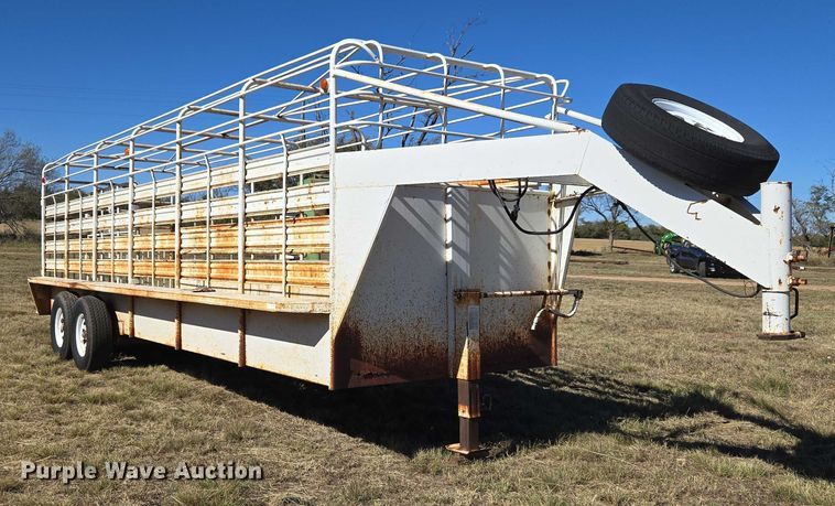 image for item EU4000 1990 W-W Trailer Manufacturers livestock trailer