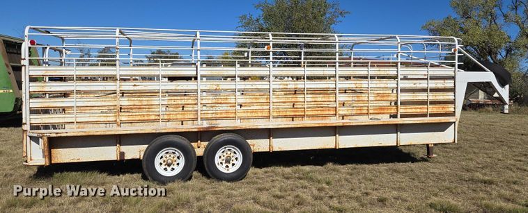 image for item EU4000 1990 W-W Trailer Manufacturers livestock trailer