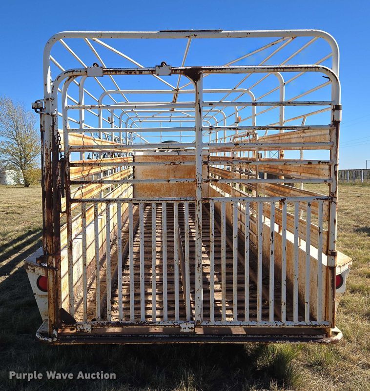 image for item EU4000 1990 W-W Trailer Manufacturers livestock trailer
