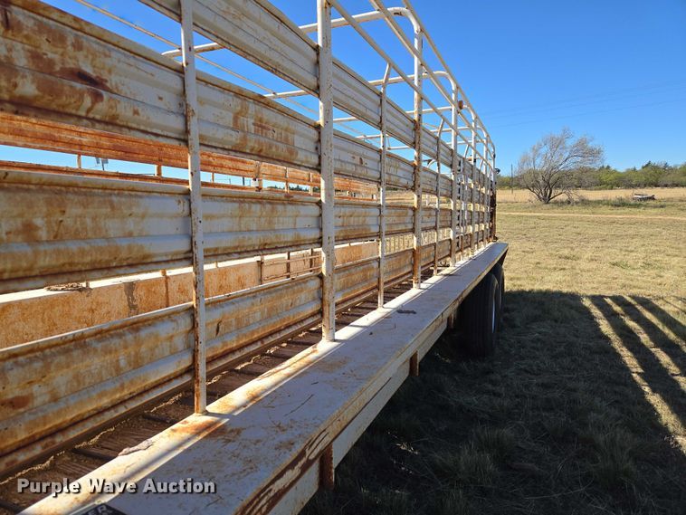 image for item EU4000 1990 W-W Trailer Manufacturers livestock trailer