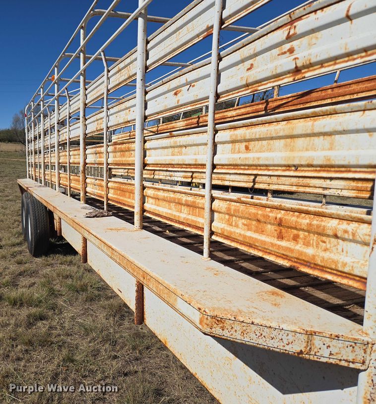 image for item EU4000 1990 W-W Trailer Manufacturers livestock trailer