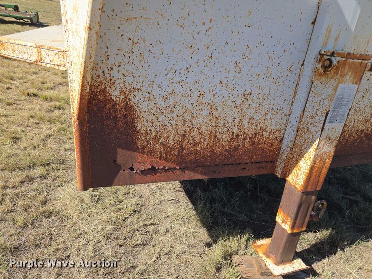 image for item EU4000 1990 W-W Trailer Manufacturers livestock trailer