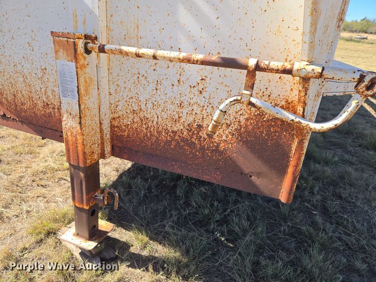 image for item EU4000 1990 W-W Trailer Manufacturers livestock trailer