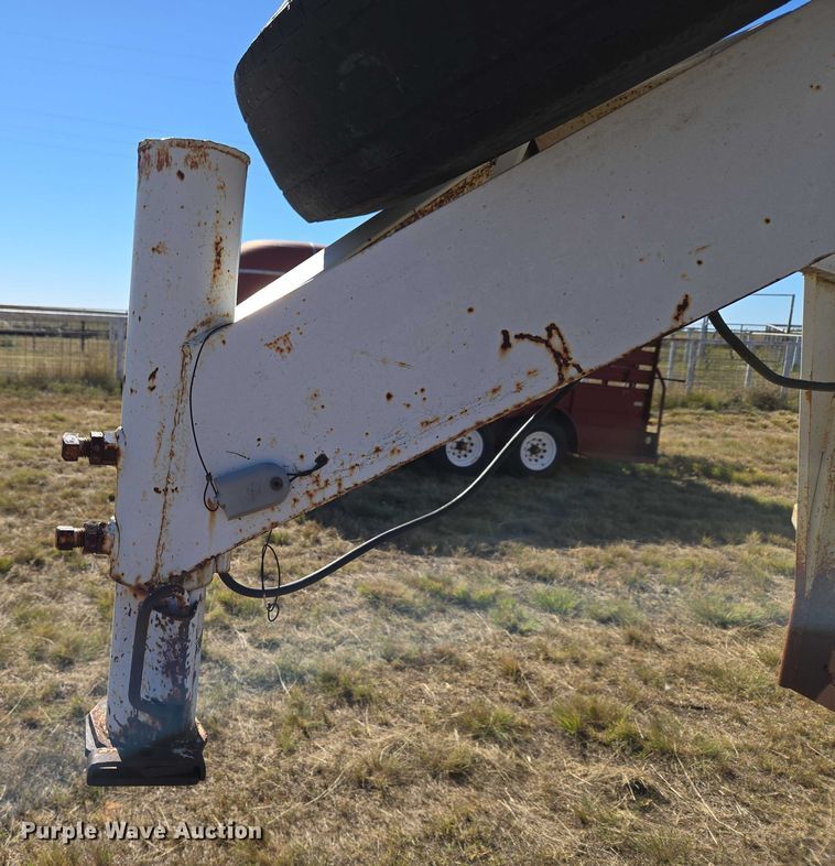 image for item EU4000 1990 W-W Trailer Manufacturers livestock trailer