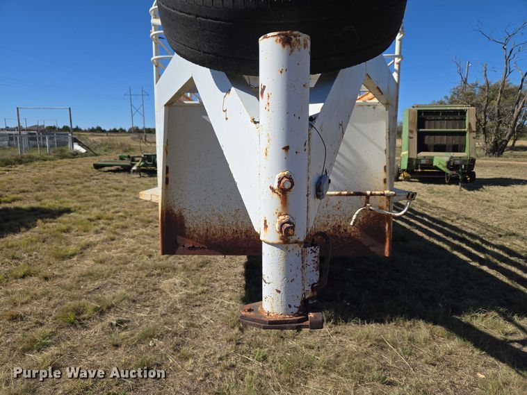 image for item EU4000 1990 W-W Trailer Manufacturers livestock trailer