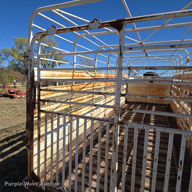 image for item EU4000 1990 W-W Trailer Manufacturers livestock trailer