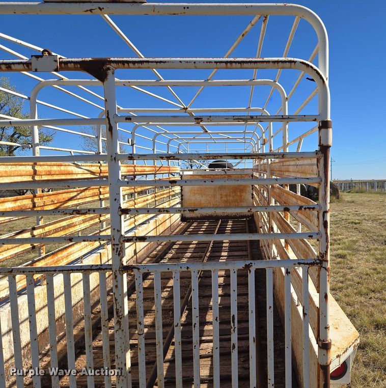 image for item EU4000 1990 W-W Trailer Manufacturers livestock trailer