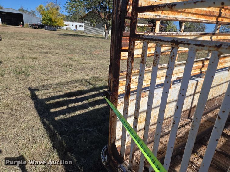 image for item EU4000 1990 W-W Trailer Manufacturers livestock trailer