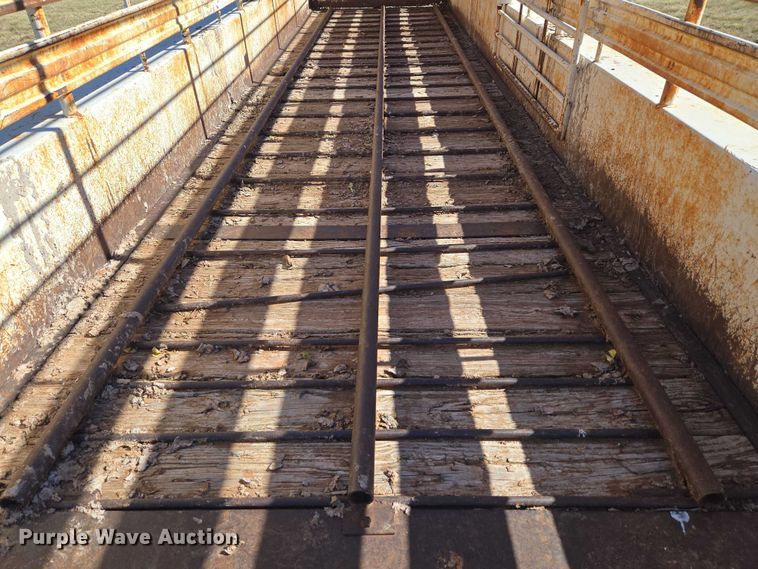 image for item EU4000 1990 W-W Trailer Manufacturers livestock trailer