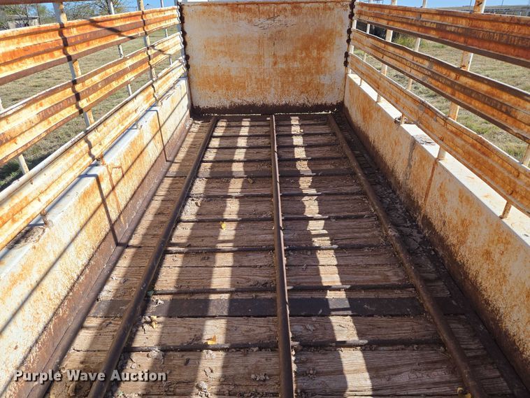 image for item EU4000 1990 W-W Trailer Manufacturers livestock trailer