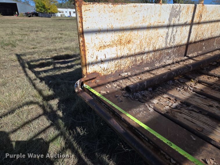 image for item EU4000 1990 W-W Trailer Manufacturers livestock trailer