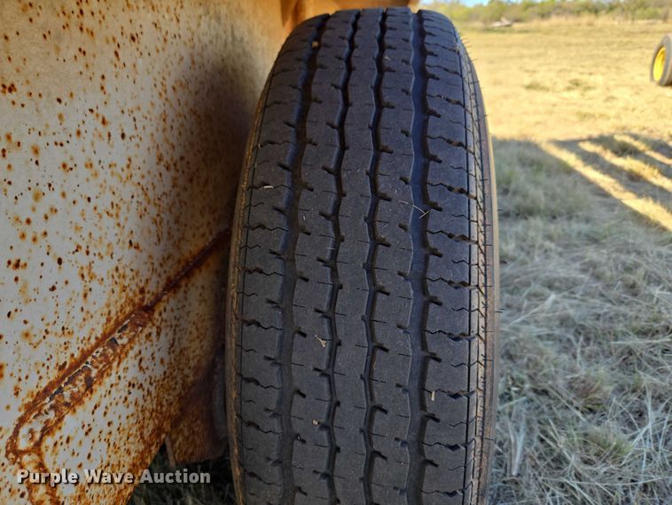 image for item EU4000 1990 W-W Trailer Manufacturers livestock trailer