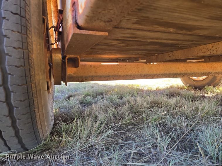 image for item EU4000 1990 W-W Trailer Manufacturers livestock trailer