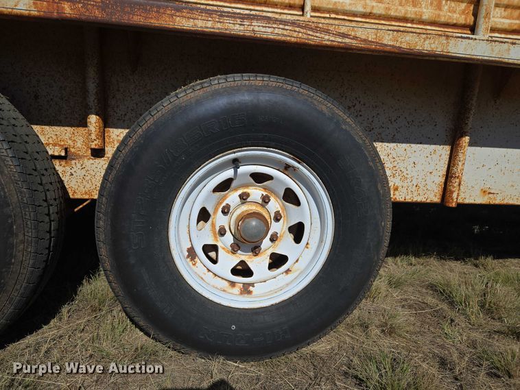 image for item EU4000 1990 W-W Trailer Manufacturers livestock trailer