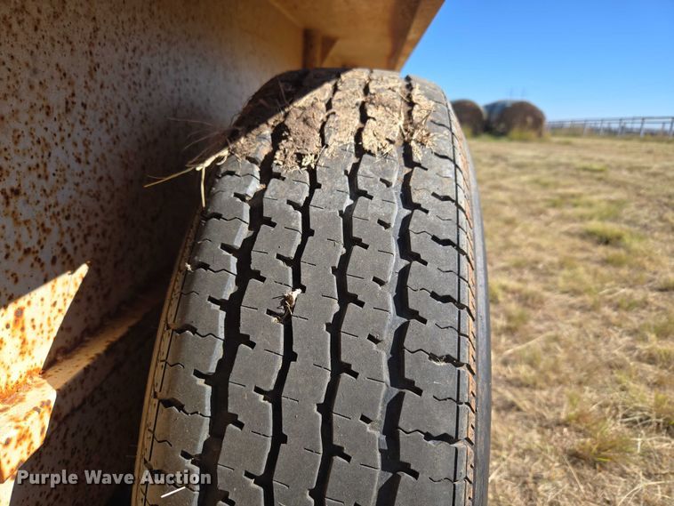 image for item EU4000 1990 W-W Trailer Manufacturers livestock trailer