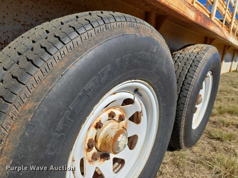 image for item EU4000 1990 W-W Trailer Manufacturers livestock trailer