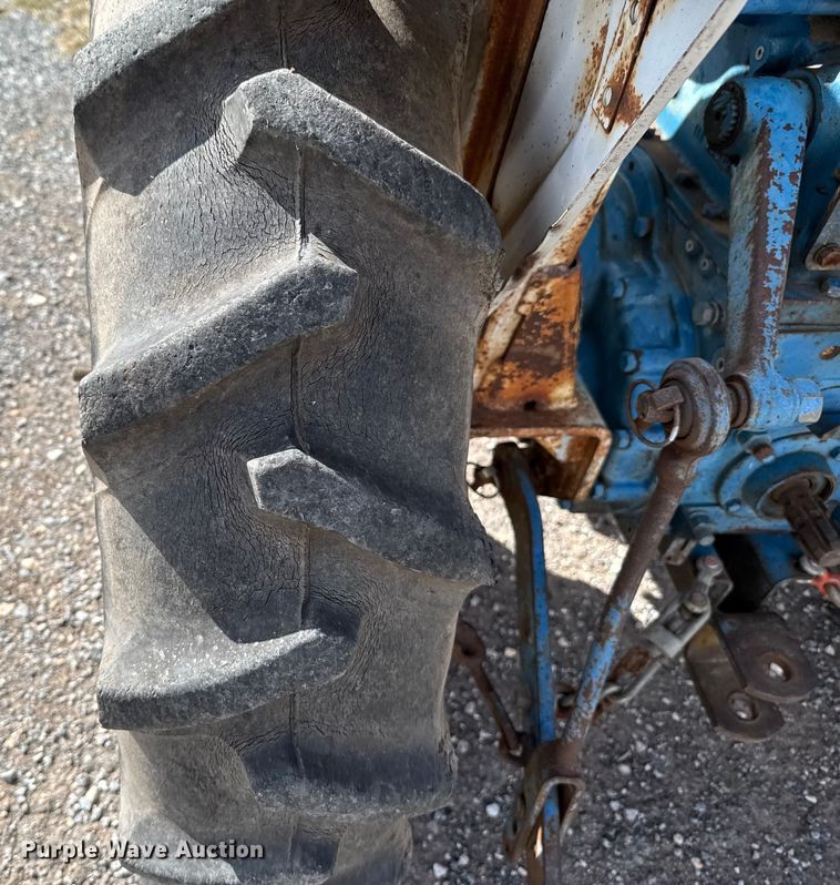 image for item EU5230 1979 Ford 1500 MFWD tractor