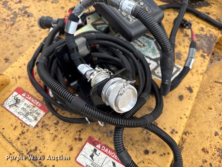 image for item EU5233 2022 New Holland 460RB round baler