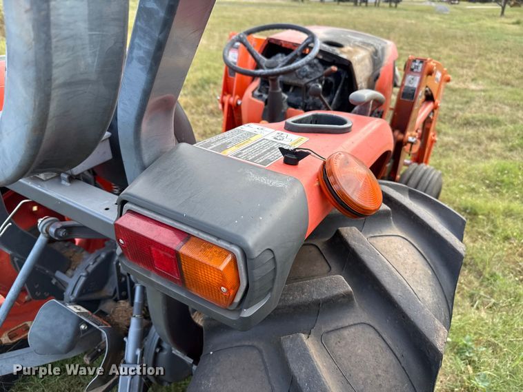 image for item EU5235 Kubota MX5100F tractor