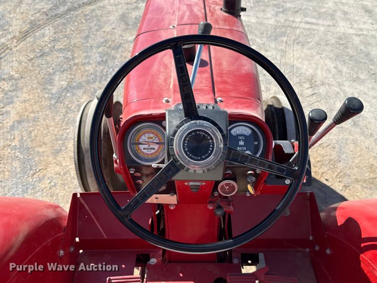 image for item EU5369 1967 International Harvester 1256 tractor