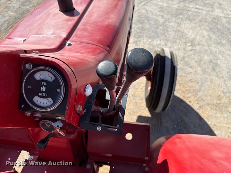 image for item EU5369 1967 International Harvester 1256 tractor