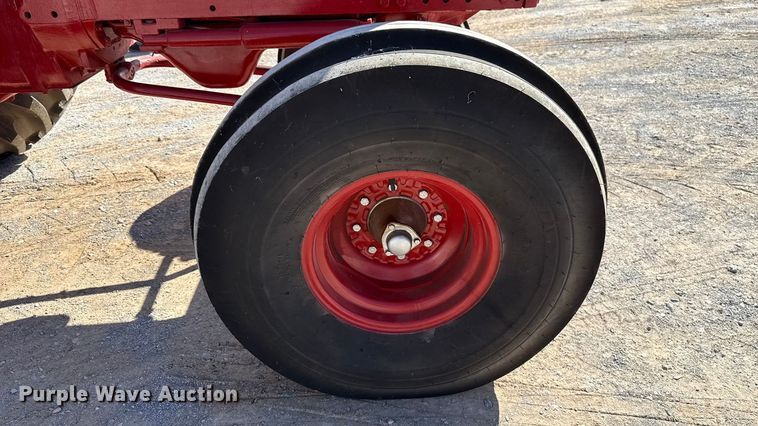 image for item EU5369 1967 International Harvester 1256 tractor