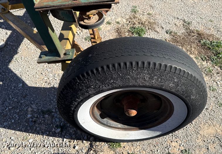 image for item EU5407 Larson 400 spreader