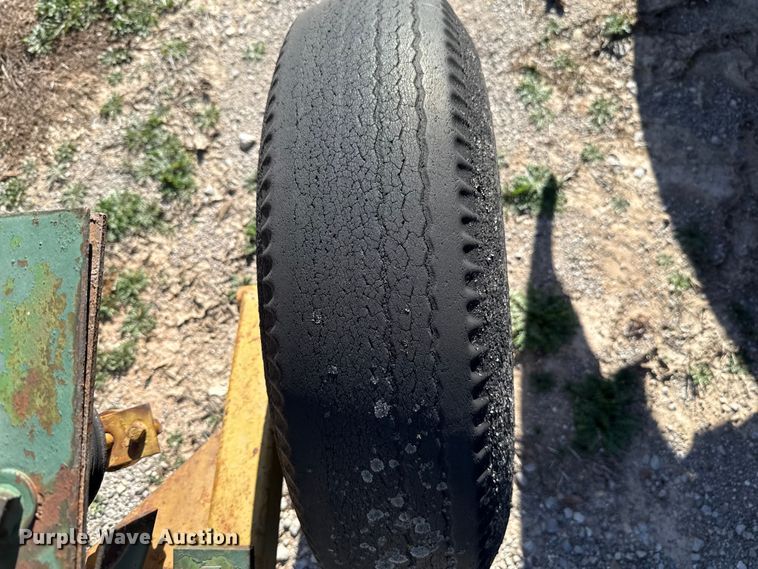 image for item EU5407 Larson 400 spreader