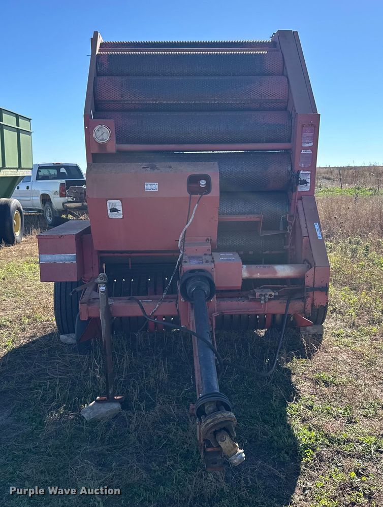 image for item EU6207 Gehl 1710 round baler